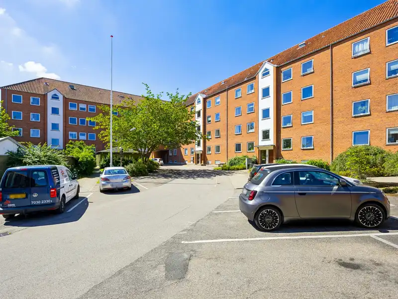 Billede af 2v. på 76, Holbæk