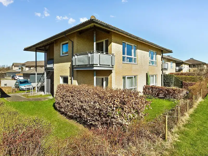 Billede af 2v. på 76, Allerød