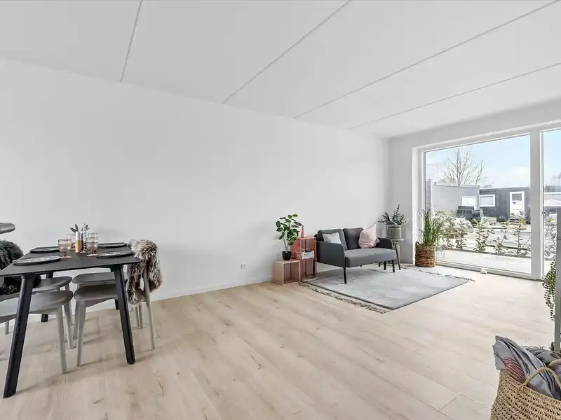 Billede af 2v. på 66, Hasselager